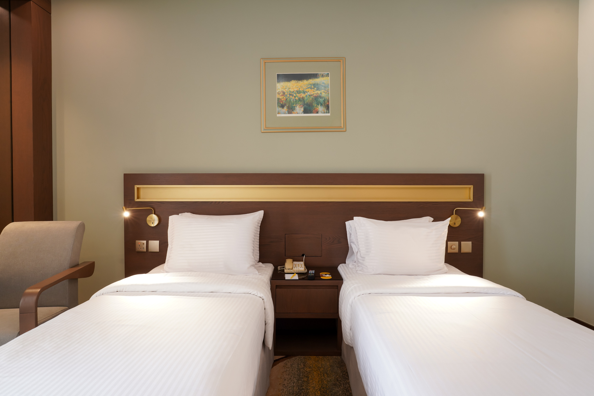 Golden Tulip Twin bedroom